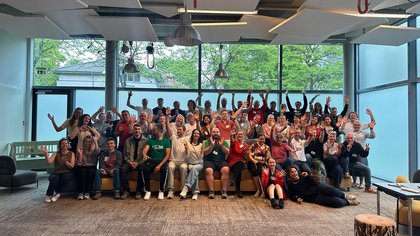 Gruppenfoto mit allen Teilnehmenden der Veranstaltung