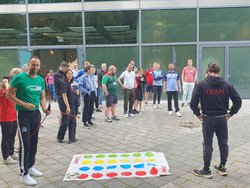 Teilnehmende mit Sport-Angeboten draußen